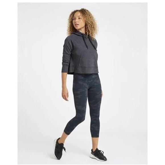 SPANX Pants - NWT SPANX look At Me Now Black Camo Leggings Womens Seamless Size Small Cropped